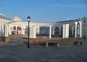Фонтан на площі Пресвятої Марії