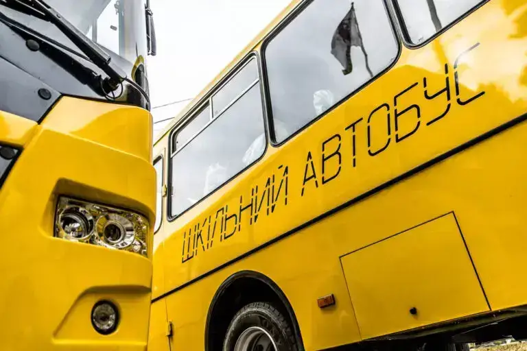 Шкільні автобуси