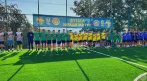 У Чернівецькому районі збудували нове сучасне футбольне поле