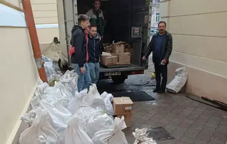 Утилізація російських книг / Фото: facebook.com/gala.abramuk