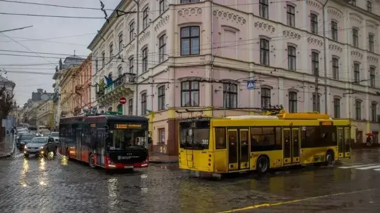 Комунальний транспорт