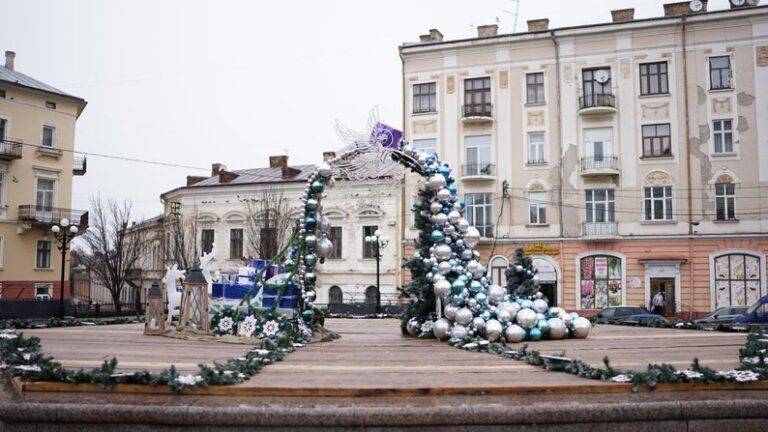 Новорічна фотозона у Чернівцях / Фото: Суспільне Чернівці
