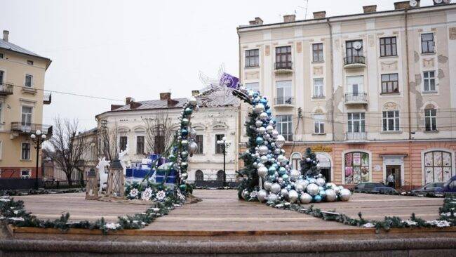Новорічна фотозона у Чернівцях / Фото: Суспільне Чернівці