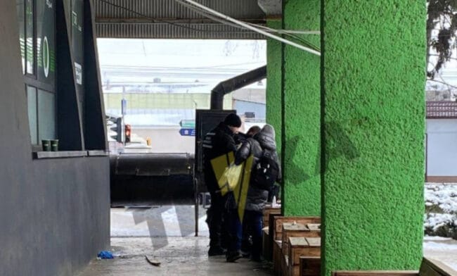 Місце, де виявили тіло жінки / Фото: телеграм-канал "Труха Чернівці"
