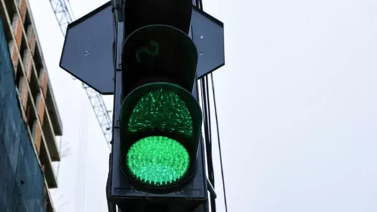 У Чернівцях відремонтують старі світлофори / Фото: freepik.com