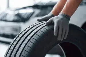 Автомобильные шины и аккумуляторы – важные комплектующие транспорта