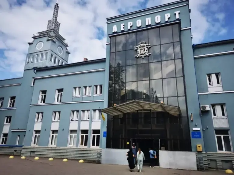 Міжнародний аеропорт "Чернівці"