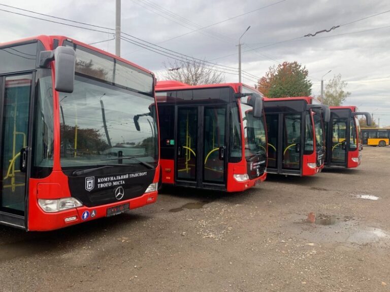 Комунальний транспорт