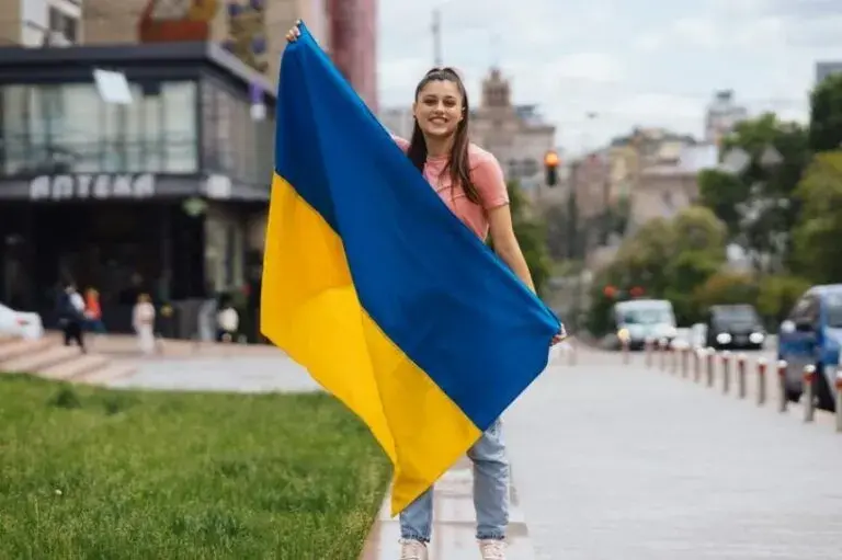З Днем Державного прапора України 2024: красиві привітання