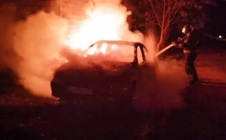 У Чернівцях загорівся автомобіль