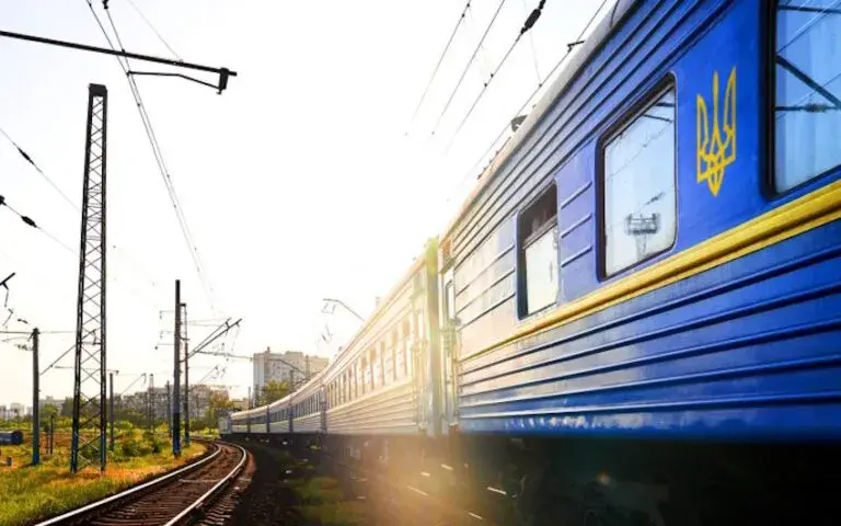 "Укрзалізниця" змінює графік руху поїздів на Буковині