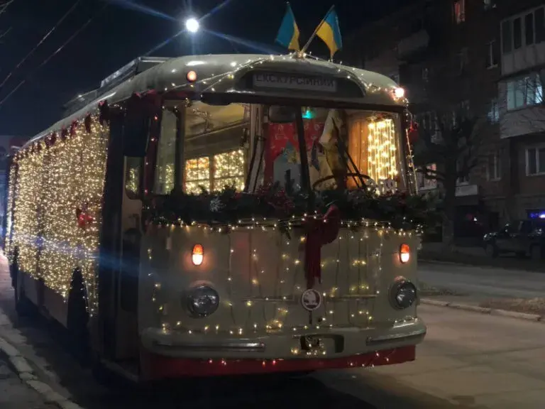 Новорічний ретро-тролейбус у Чернівцях