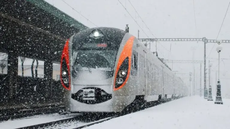 Додаткові потяги до Чернівців
