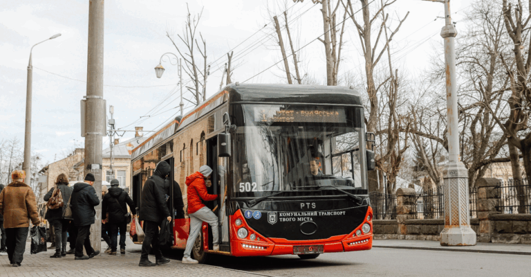 Комунальний автобус