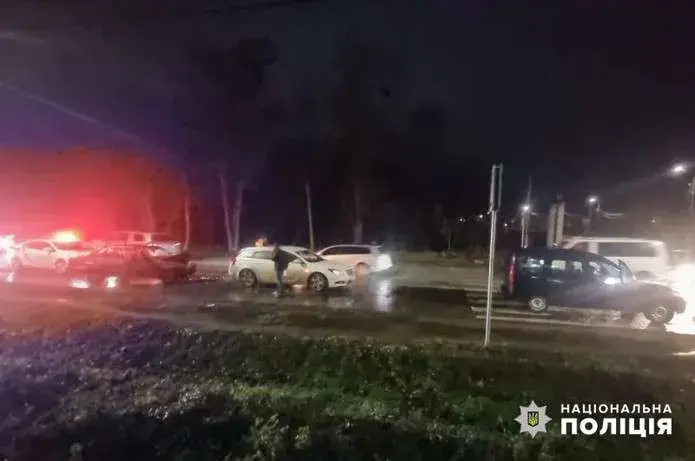 У Чернівцях сталась потрійна аварія У Чернівцях сталась потрійна аварія