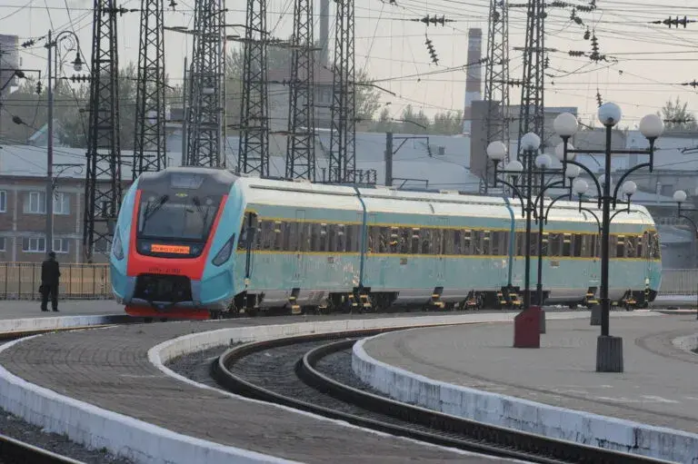 Потяг "Чернівці — Львів"