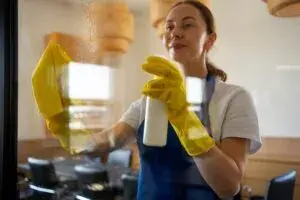 У чому особливості та переваги професійних засобів для клінінгу?