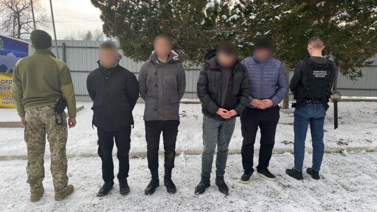 Підлітки з Буковини допомагали ухилянтам за $9000
