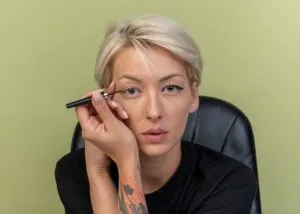 На що звернути увагу, якщо потрібна підводка для очей: рекомендація візажиста