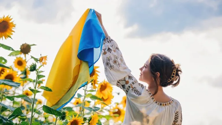 День української жінки 2025: кращі привітання