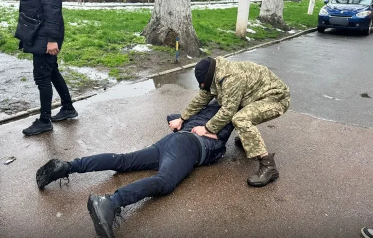 На Буковині спіймали двох чиновників ТЦК за хабар