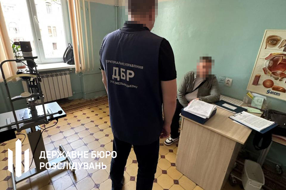 На Буковині глава ВЛК за 10 тисяч доларів підписував "липові" довідки