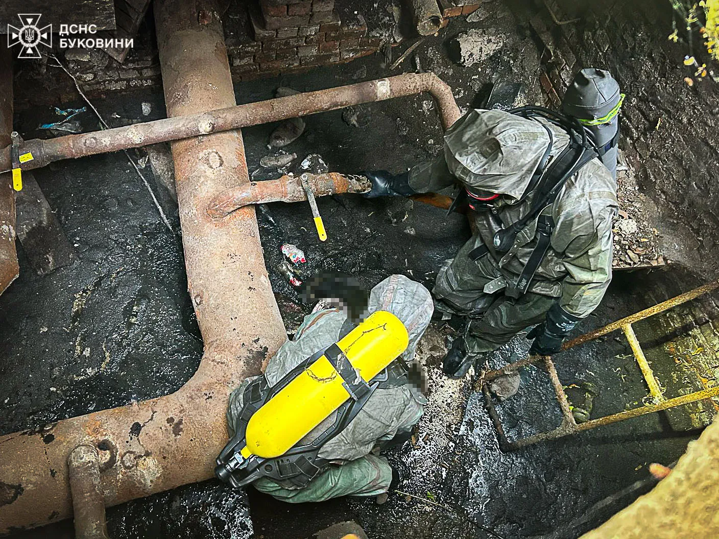 У Чернівцях в колодязі виявили труп чоловіка