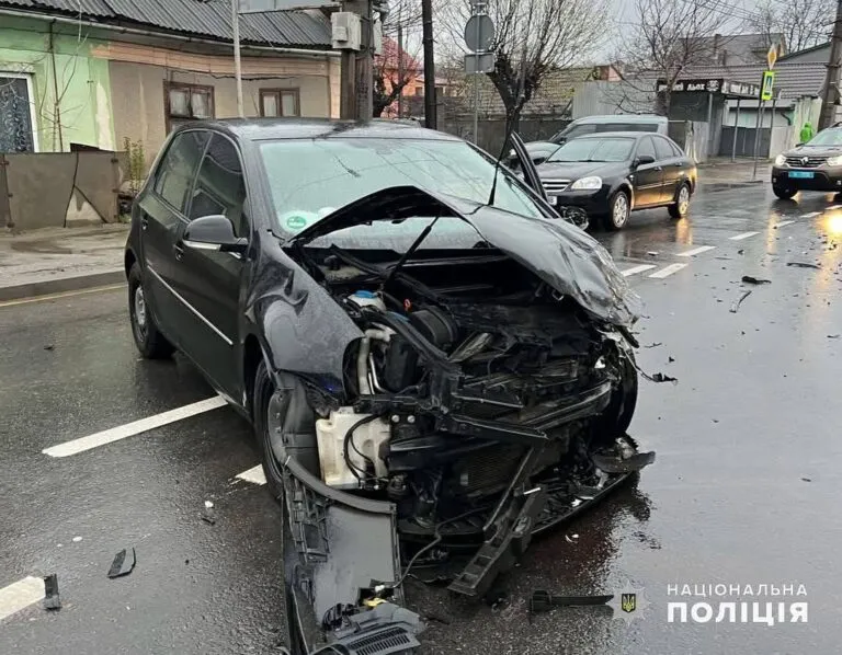 Автотроща в Чернівцях: постраждала водійка Audi