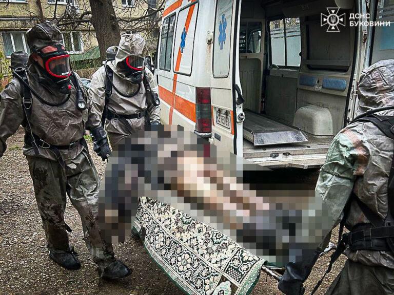 У Чернівцях в колодязі виявили труп чоловіка