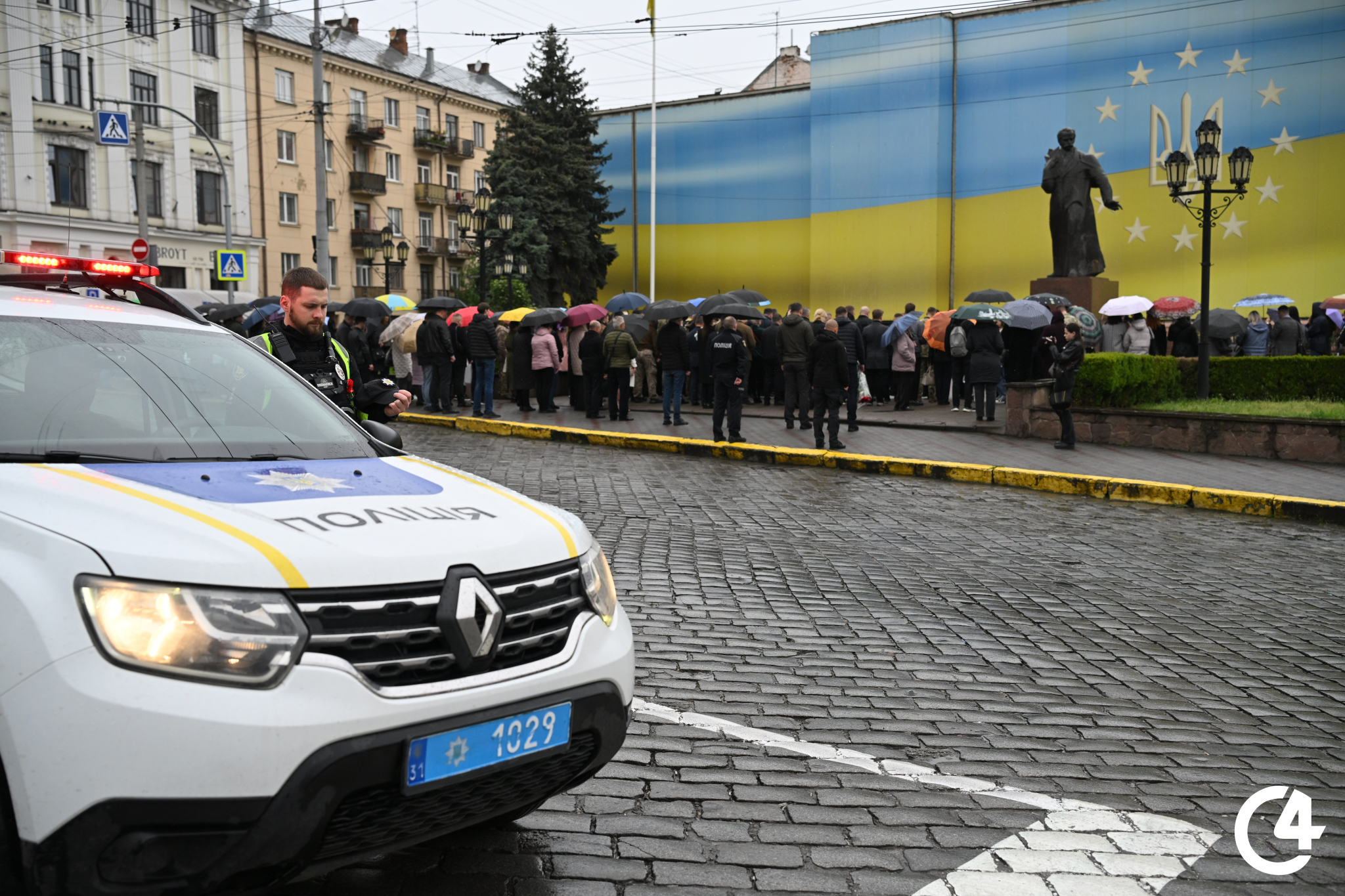 Як у Чернівцях вшанували День пам’яті та перемоги над нацизмом Як у Чернівцях вшанували День пам’яті та перемоги над нацизмом