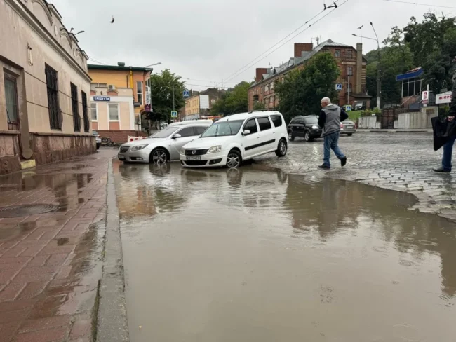 У Чернівцях пройшов справжній потоп