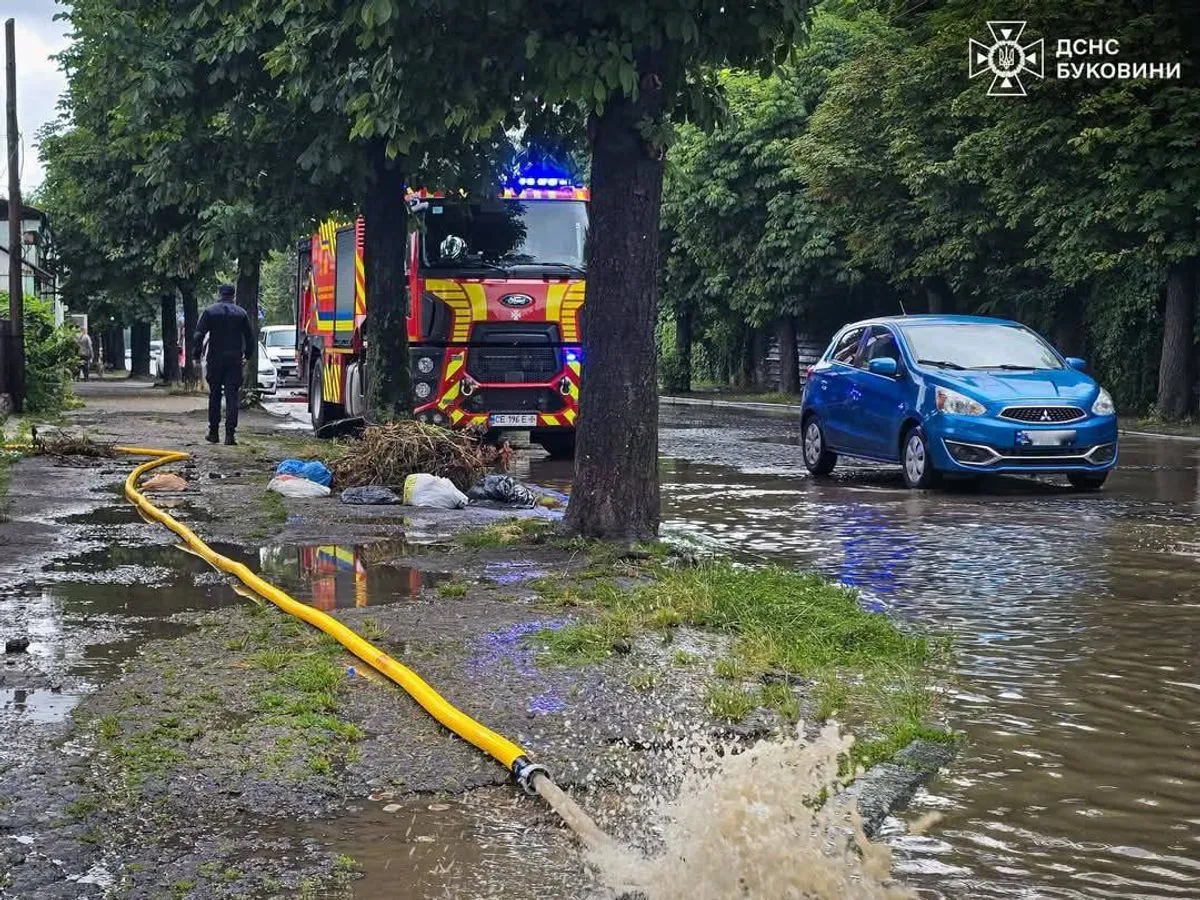 У Чернівцях пройшов справжній потоп У Чернівцях пройшов справжній потоп