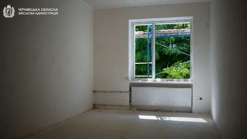 У центрі села на Буковині будують житло для переселенців (фото)