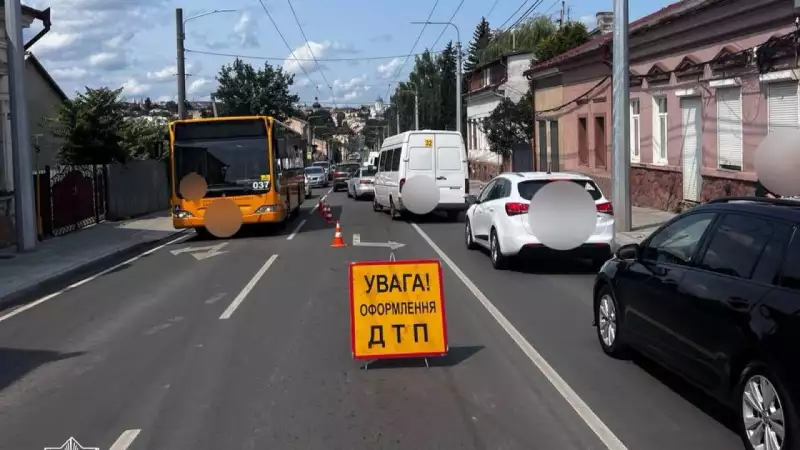У Чернівцях трапилась потрійна ДТП за участі швидкої