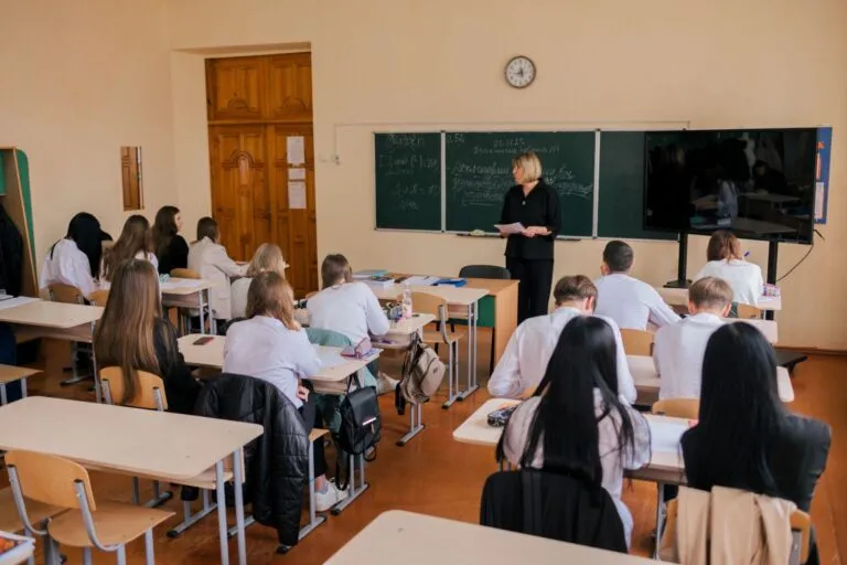 У Чернівцях запустили тест 12-річної освіти в школах