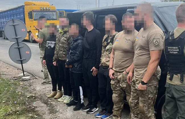 На Буковині поліцейський організував віп-сервіс для ухилянтів