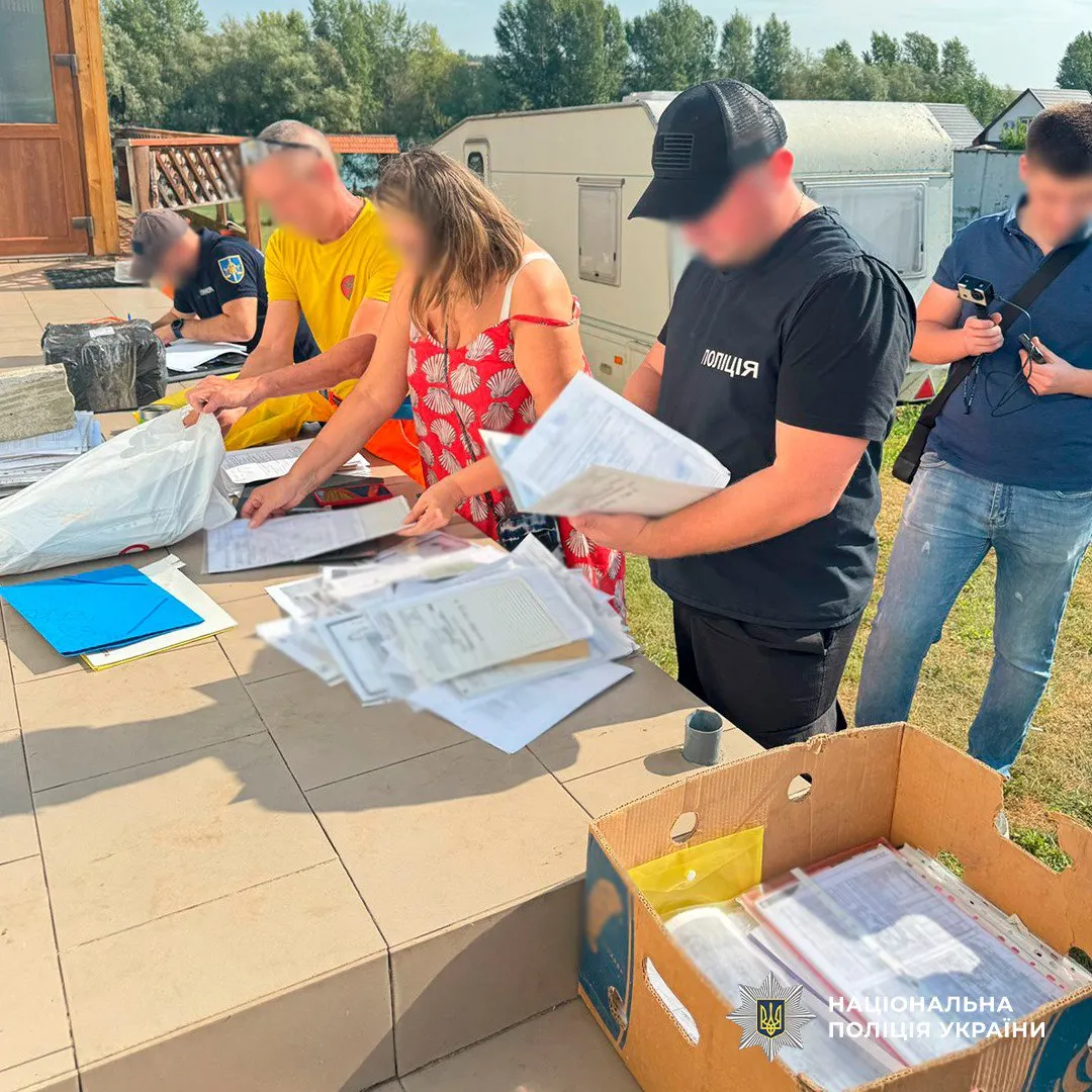 На Буковині викрили МСЕК, яка штампувала липові довідки про інвалідність На Буковині викрили МСЕК, яка штампувала липові довідки про інвалідність