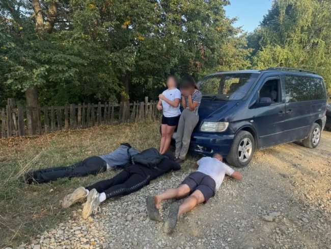 Затримані чоловіки на Буковині