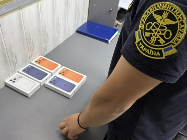 На Буковині вилучили партію iPhone 17 Pro