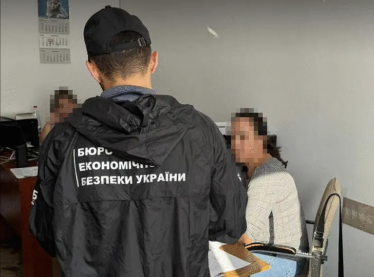 На Буковині викрили чиновницю
