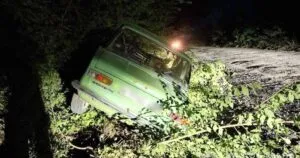 На Буковині  чоловік помер за кермом, його автівка врізалася у дерево