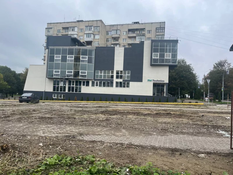 Колишній радіоринок у Чернівцях біля Черемоша
