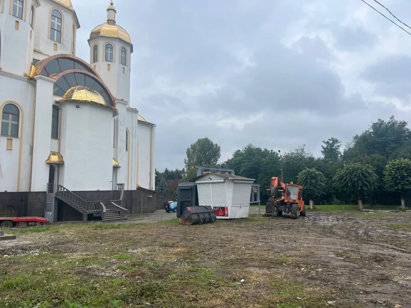 Колишній радіоринок у Чернівцях біля Черемоша