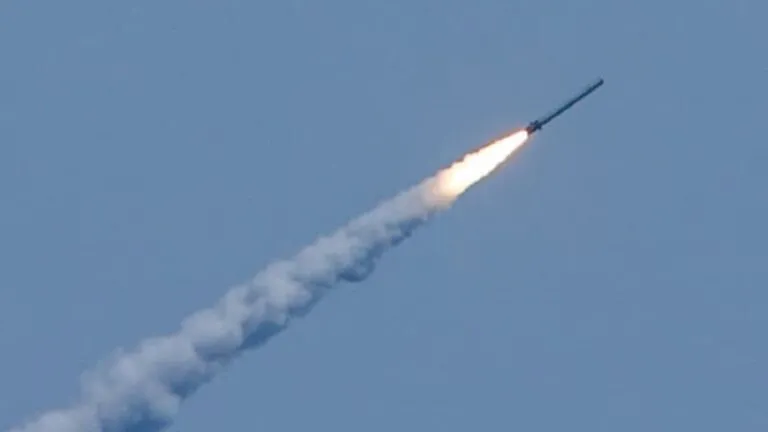 Уламки ворожих ракет пошкодили електромережу в Чернівецькій області