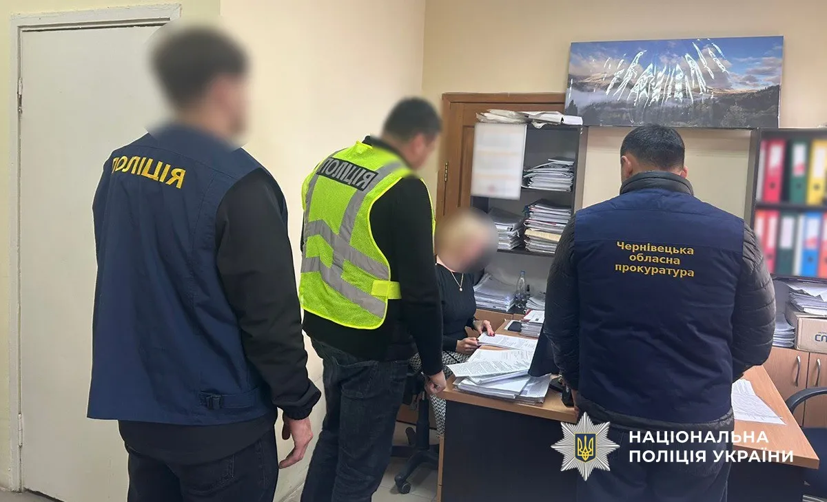 800 тисяч на "лівих" закупівлях: в Чернівцях викрили директора лікарні