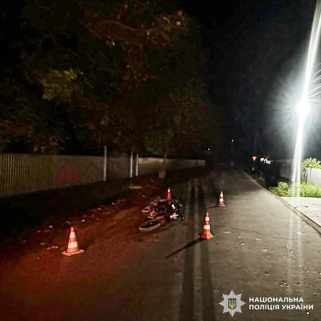 На Буковині 14-річний підліток на мотоциклі влетів у авто — хлопця терміново госпіталізували 