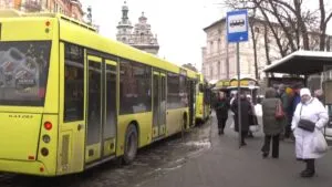 Скандал у Чернівцях: водій маршрутки №19 вигнав дитину воїна ЗСУ