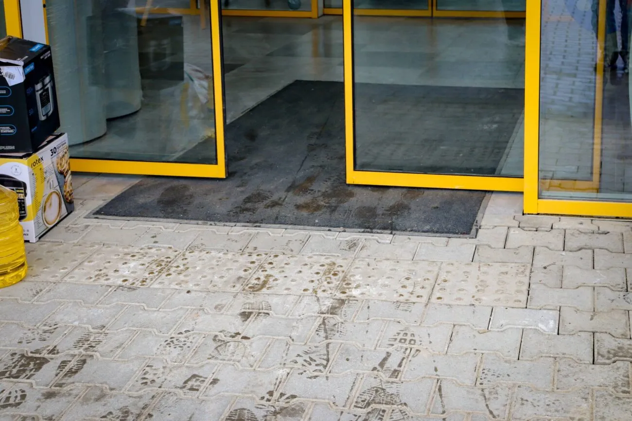 Чернівчани обурені жахливим благоустроєм біля нового ТЦ «Bukovyna Mall» (Фото)