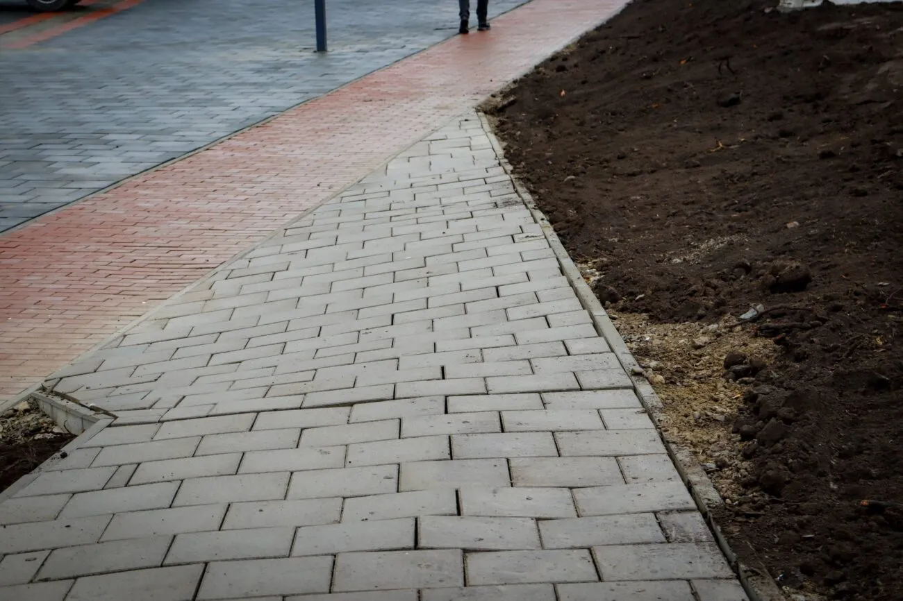 Чернівчани обурені жахливим благоустроєм біля нового ТЦ «Bukovyna Mall» (Фото)
