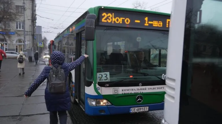 У Чернівцях скоротять кількість громадського транспорту: що відомо 